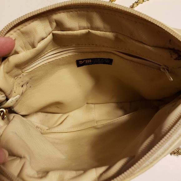 Vintage Magnum Quilted crossbody - Picture 2 of 5